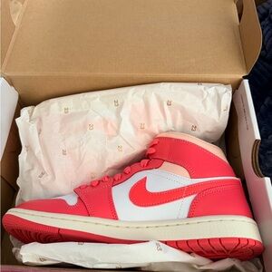 Women’s Air Jordan 1 Mid ‘Strawberries and Cream’ Pink WMNS Size 7